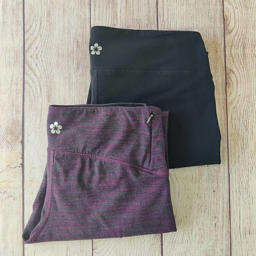 Pair of Tuff Athletics low rise 7/8 leggings sz S